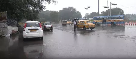 Heavy rains lash Bengal as Met Dept issues yellow alert for Kolkata, south Bengal districts
